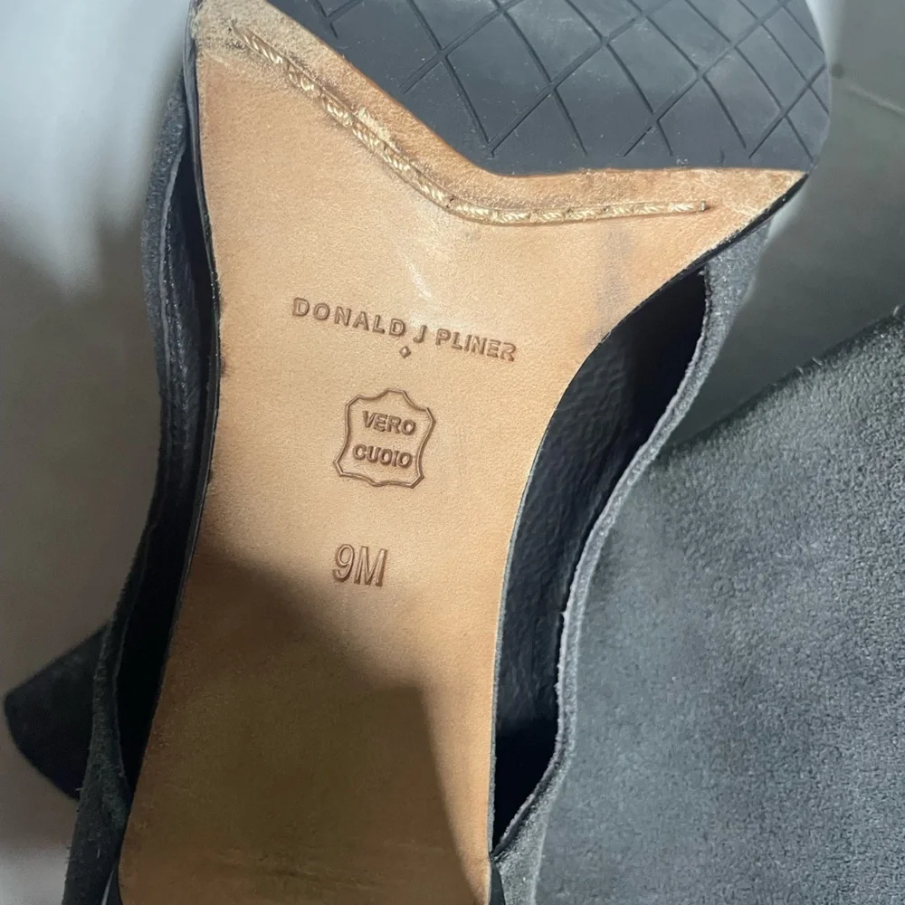 Donald J. Pliner‎ alligator ankleCharcoal Ankle Bootie with toe open  size 9M